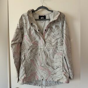 Great condition REI small women’s rain coat